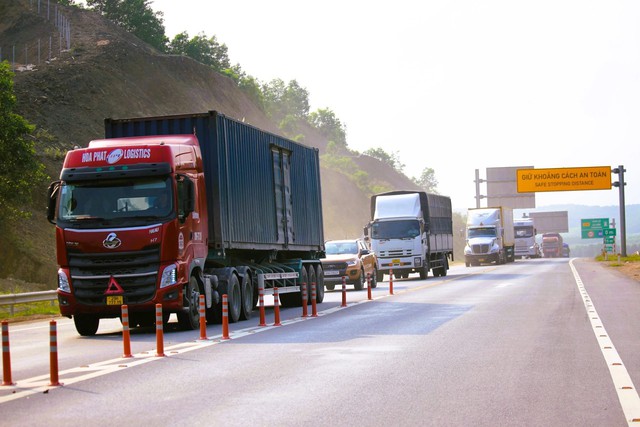 Cấm xe khách trên 30 chỗ, xe tải vào cao tốc Cam Lộ-La Sơn từ ngày 4/4 - Ảnh 6. Cấm xe khách trên 30 chỗ, xe tải vào cao tốc Cam Lộ-La Sơn từ ngày 4/4 - Ảnh 6.