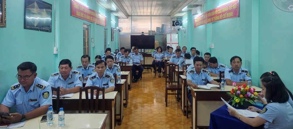 Nâng cao nhận thức của công chức Cục Quản lý thị trường tỉnh Bạc Liêu đối với các quan điểm sai trái trên không gian mạng hiện nay Nâng cao nhận thức của công chức Cục Quản lý thị trường tỉnh Bạc Liêu đối với các quan điểm sai trái trên không gian mạng hiện nay