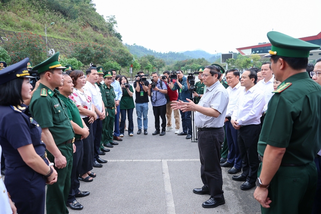 Thủ tướng thăm cửa khẩu Hữu Nghị và khảo sát một số dự án tại Lạng Sơn- Ảnh 1.