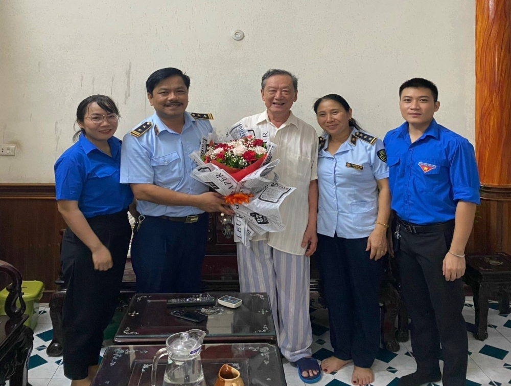 Bồi dưỡng chủ nghĩa yêu nước thời đại Hồ Chí Minh cho thế hệ trẻ ngành QLTT – Cách hữu hiệu để bảo vệ nền tảng tư tưởng của Đảng trong giai đoạn hiện