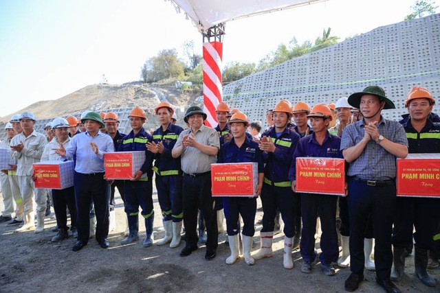 Thủ tướng yêu cầu thông tuyến cao tốc từ Quảng Ngãi tới TPHCM trong năm 2025- Ảnh 16.