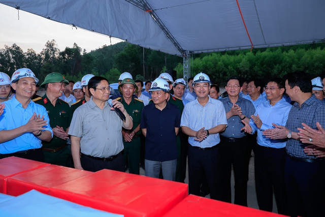 Thủ tướng yêu cầu thông tuyến cao tốc từ Quảng Ngãi tới TPHCM trong năm 2025- Ảnh 18.