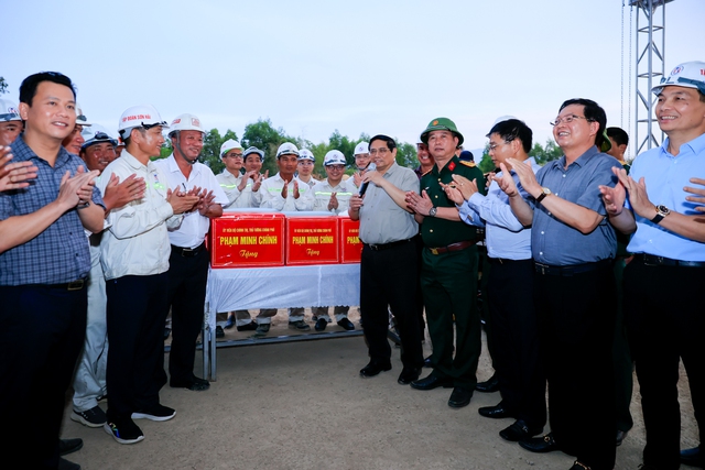 Thủ tướng yêu cầu thông tuyến cao tốc từ Quảng Ngãi tới TPHCM trong năm 2025- Ảnh 20.