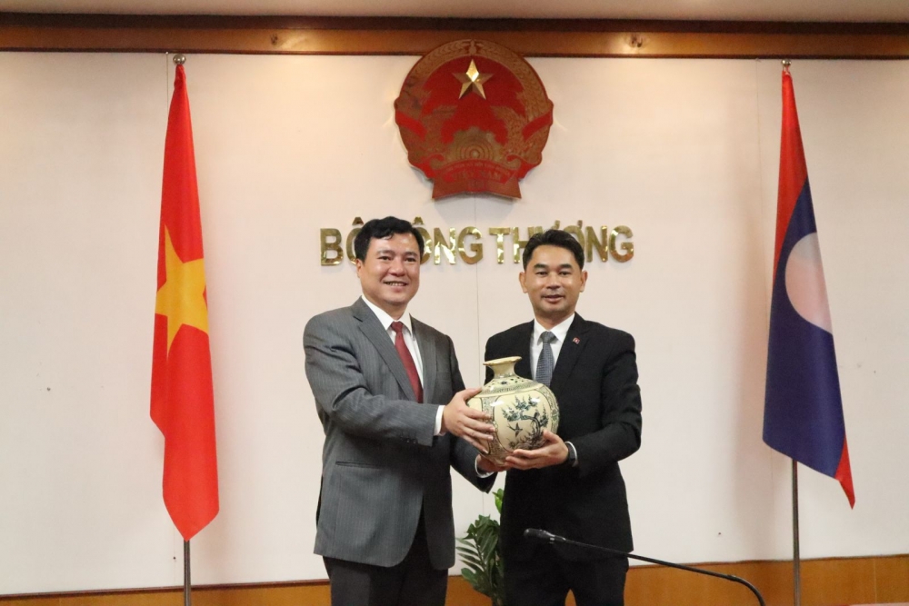 Thứ trưởng Nguyễn Sinh Nhật Tân tiếp đoàn Bộ Công Thương Lào sang học tập kinh nghiệm tổ chức năm Chủ tịch ASEAN Thứ trưởng Nguyễn Sinh Nhật Tân tiếp đoàn Bộ Công Thương Lào sang học tập kinh nghiệm tổ chức năm Chủ tịch ASEAN