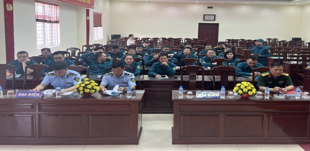 Tích cực đấu tranh, ngăn chặn những biểu hiện “tự diễn biến”, “tự chuyển hóa” trong nội bộ Tích cực đấu tranh, ngăn chặn những biểu hiện “tự diễn biến”, “tự chuyển hóa” trong nội bộ