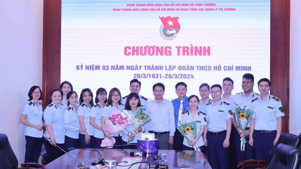 Bảo vệ nền tảng tư tưởng của Đảng, tuổi trẻ QLTT phát huy vai trò tiên phong Bảo vệ nền tảng tư tưởng của Đảng, tuổi trẻ QLTT phát huy vai trò tiên phong