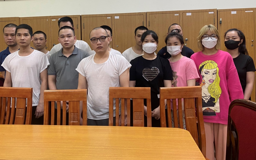 H&agrave; Nội bắt &lsquo;t&uacute; &ocirc;ng&rsquo; quản l&yacute; đường d&acirc;y 300 g&aacute;i mại d&acirc;m qua mạng internet