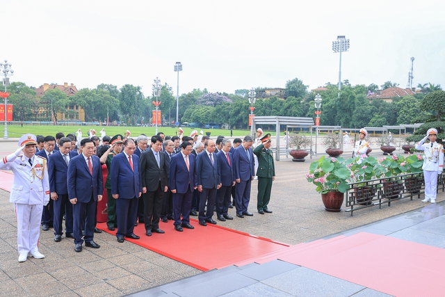 Lãnh đạo Đảng, Nhà nước viếng Chủ tịch Hồ Chí Minh và các Anh hùng liệt sĩ- Ảnh 3. Lãnh đạo Đảng, Nhà nước viếng Chủ tịch Hồ Chí Minh và các Anh hùng liệt sĩ- Ảnh 3.