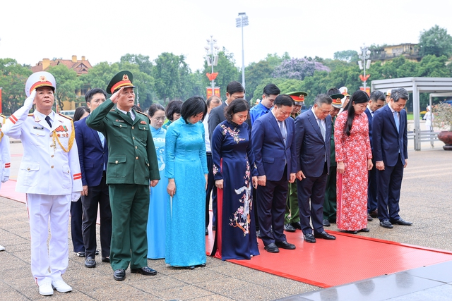 Lãnh đạo Đảng, Nhà nước viếng Chủ tịch Hồ Chí Minh và các Anh hùng liệt sĩ- Ảnh 6. Lãnh đạo Đảng, Nhà nước viếng Chủ tịch Hồ Chí Minh và các Anh hùng liệt sĩ- Ảnh 6.