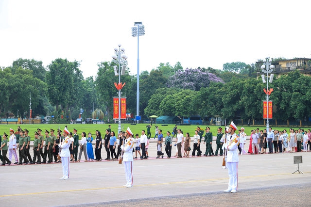 Lãnh đạo Đảng, Nhà nước viếng Chủ tịch Hồ Chí Minh và các Anh hùng liệt sĩ- Ảnh 7. Lãnh đạo Đảng, Nhà nước viếng Chủ tịch Hồ Chí Minh và các Anh hùng liệt sĩ- Ảnh 7.