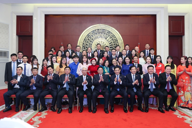 Thủ tướng thăm Đại sứ quán và gặp gỡ cộng đồng người Việt Nam tại Trung Quốc - Ảnh 9.
