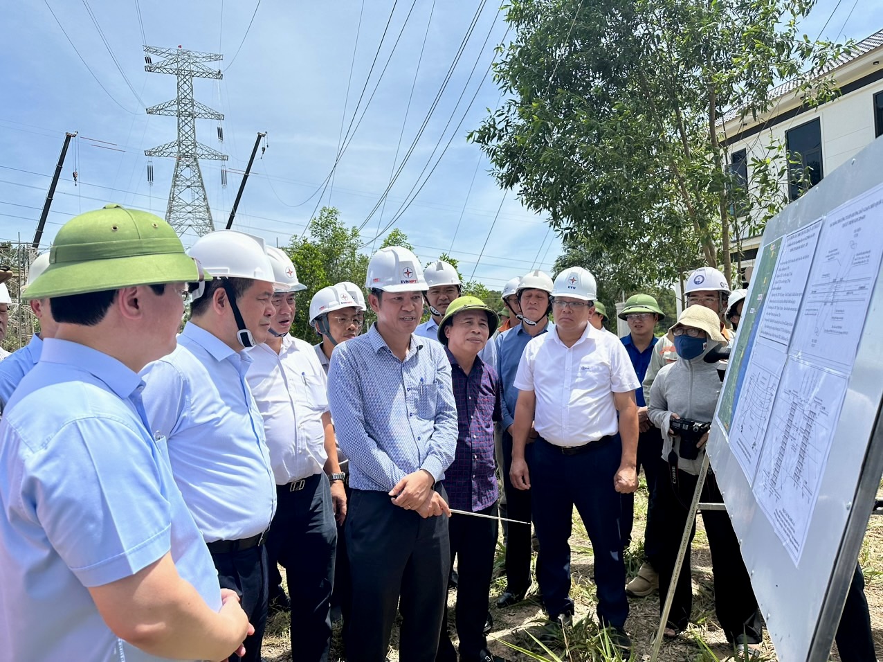 Bộ trưởng Nguyễn Hồng Diên kiểm tra đường dây 500kV mạch 3