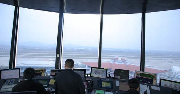 Đình chỉ kiểm soát viên không lưu vụ 2 máy bay bị cảnh báo xung đột Đình chỉ kiểm soát viên không lưu vụ 2 máy bay bị cảnh báo xung đột