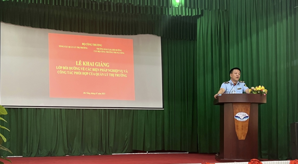 Khai giảng Lớp bồi dưỡng về các biện pháp nghiệp vụ và công tác phối hợp của QLTT năm 2023 Khai giảng Lớp bồi dưỡng về các biện pháp nghiệp vụ và công tác phối hợp của QLTT năm 2023