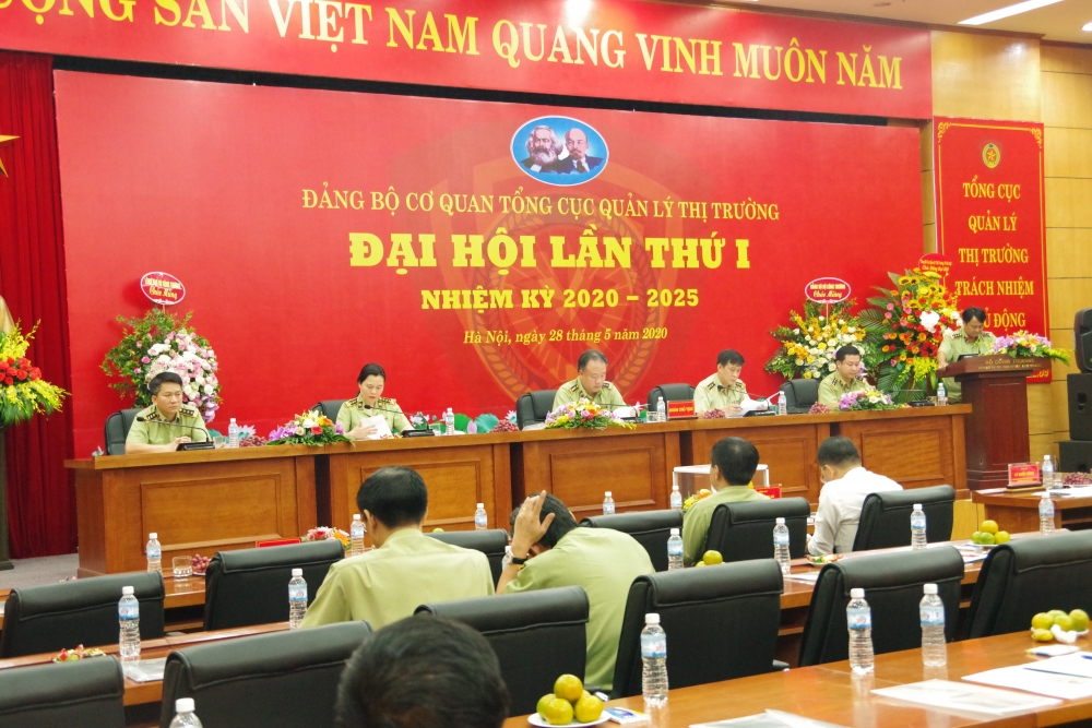 Xây dựng lực lượng lực lượng Quản lý thị trường gắn với nhiệm vụ bảo vệ nền tảng tư tưởng của Đảng Xây dựng lực lượng lực lượng Quản lý thị trường gắn với nhiệm vụ bảo vệ nền tảng tư tưởng của Đảng