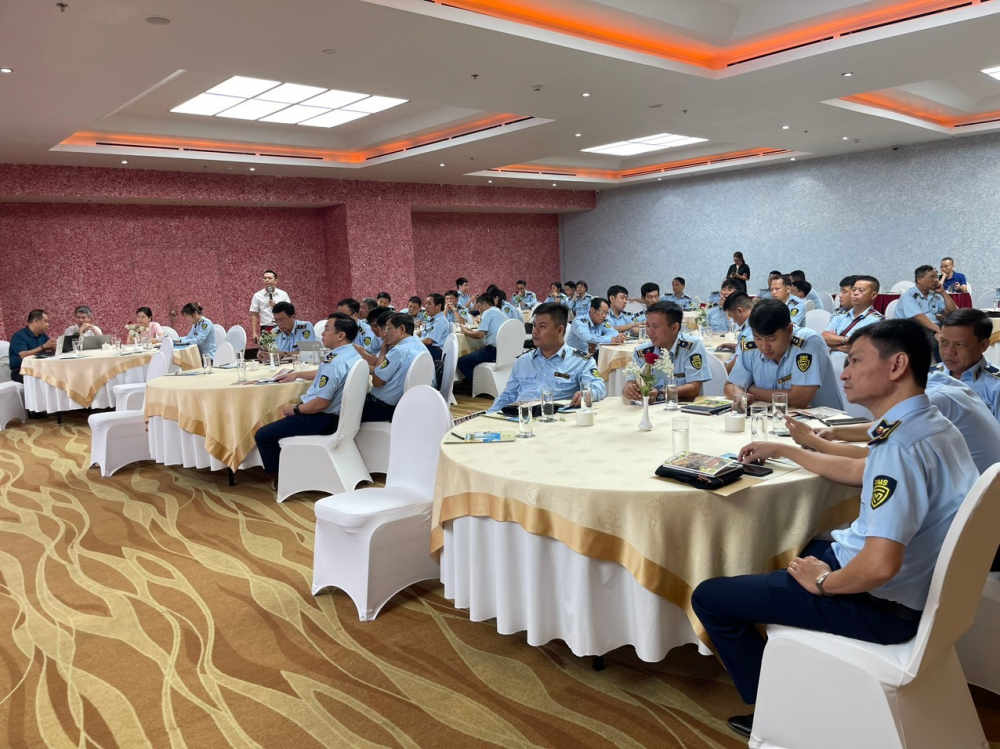 Tập huấn về phòng chống buôn bán trái phép động vật hoang dã và các sản phẩm làm từ ngà voi Tập huấn về phòng chống buôn bán trái phép động vật hoang dã và các sản phẩm làm từ ngà voi