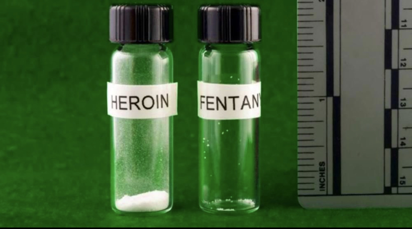 So sánh giữa một liều heroin và một liều fentanyl có thể gây chết người.