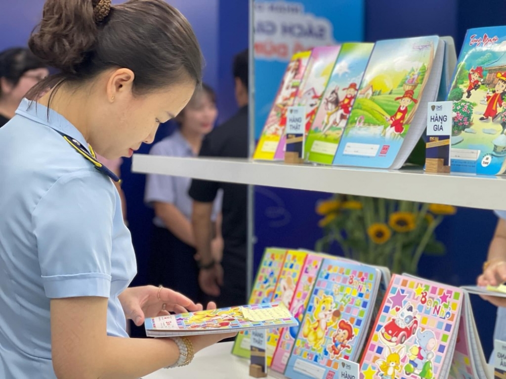 Mở cửa Phòng trưng bày Nhận diện Sách giáo khoa và Đồ dùng học tập