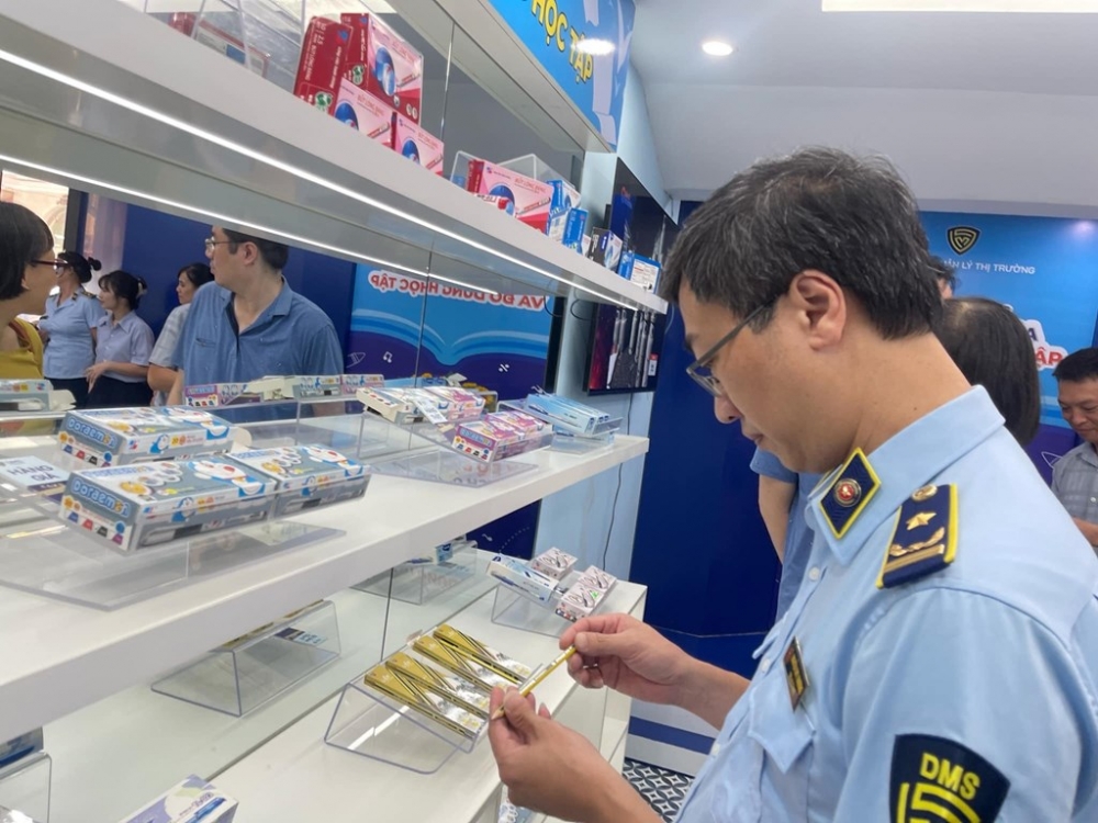 Mở cửa Phòng trưng bày Nhận diện Sách giáo khoa và Đồ dùng học tập