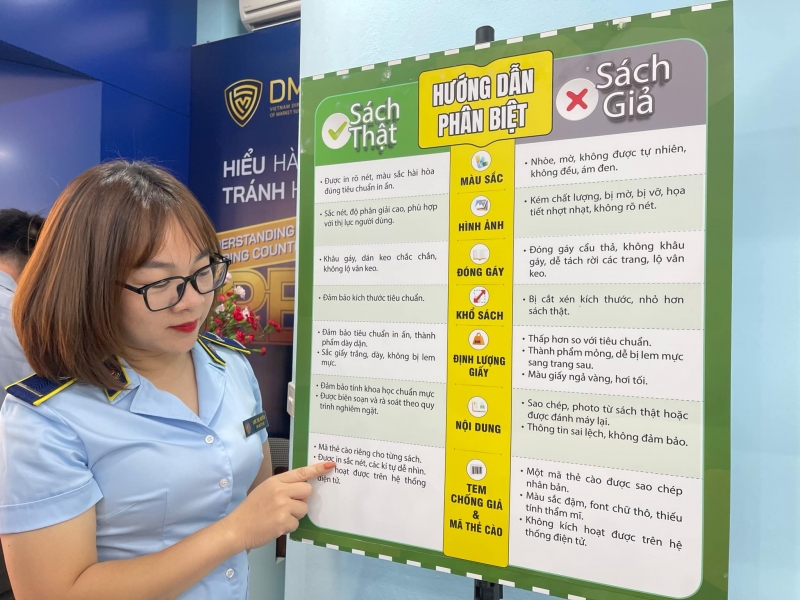 Mở cửa Phòng trưng bày Nhận diện Sách giáo khoa và Đồ dùng học tập