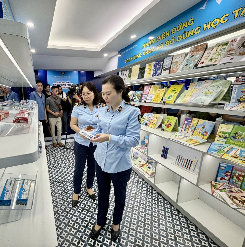 Mở cửa Phòng trưng bày Nhận diện Sách giáo khoa và Đồ dùng học tập