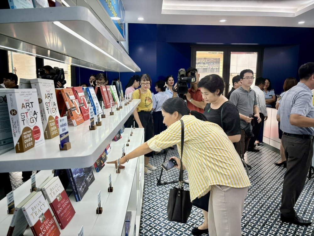 Mở cửa Phòng trưng bày Nhận diện Sách giáo khoa và Đồ dùng học tập