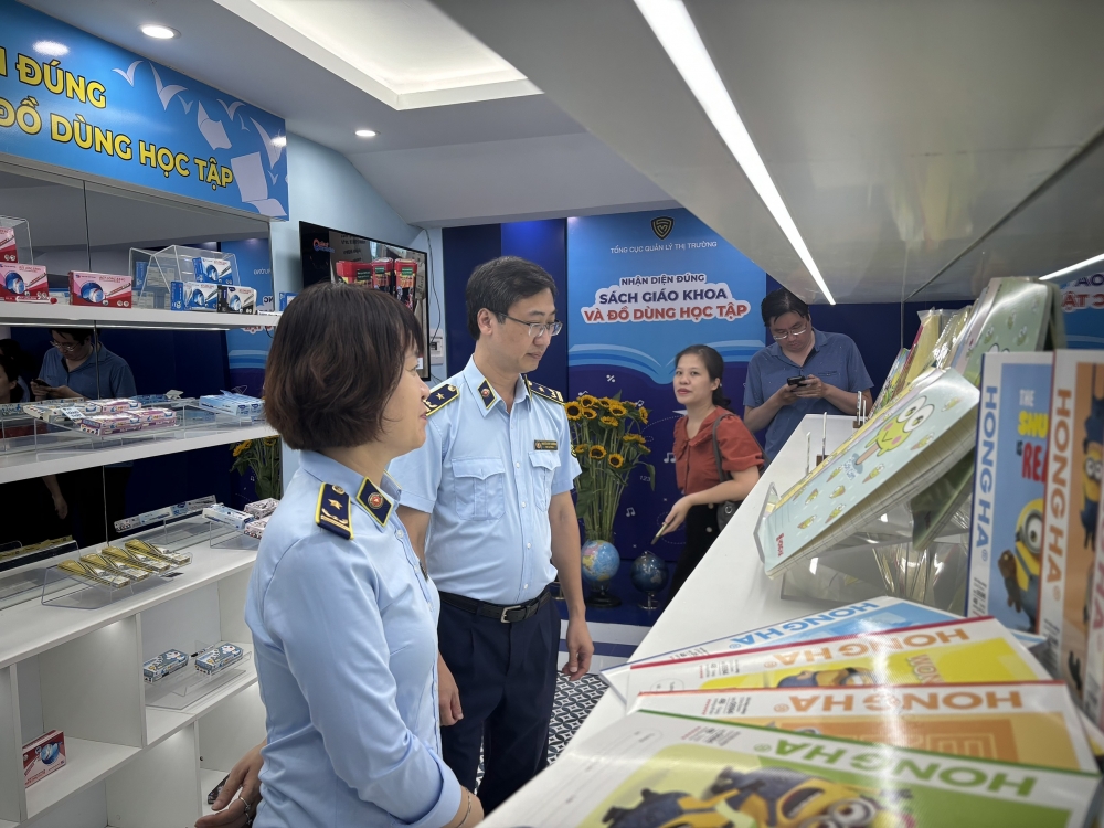 Mở cửa Phòng trưng bày Nhận diện Sách giáo khoa và Đồ dùng học tập