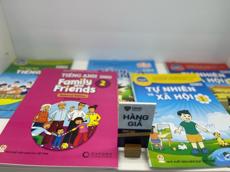 Mở cửa Phòng trưng bày Nhận diện Sách giáo khoa và Đồ dùng học tập