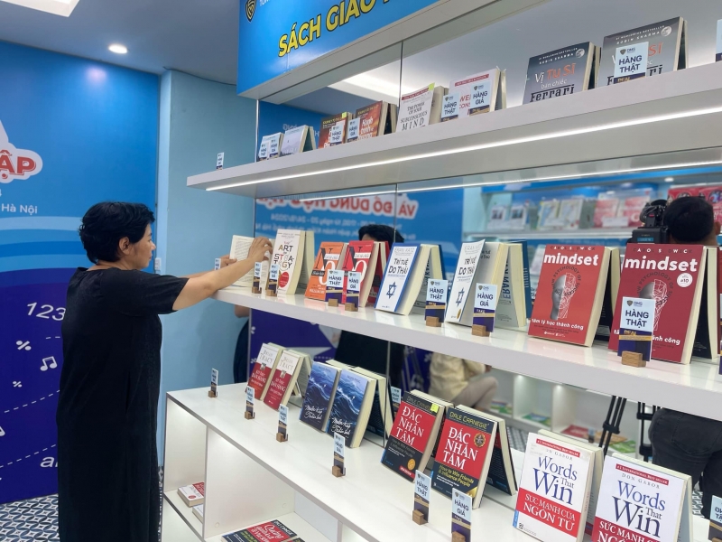 Mở cửa Phòng trưng bày Nhận diện Sách giáo khoa và Đồ dùng học tập