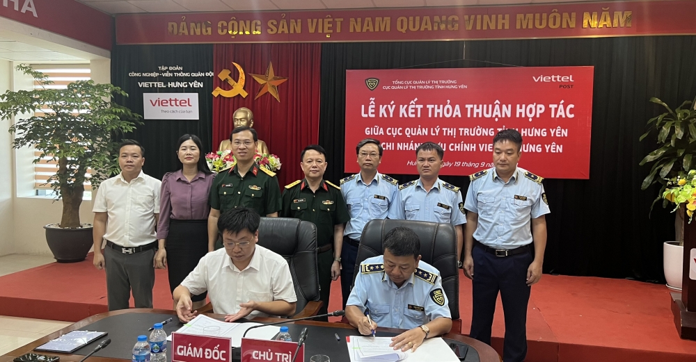 Lễ ký kết thoả thuận hợp tác giữa Cục QLTT tỉnh Hưng Yên và Chi nhánh Viettel Post Hưng Yên Lễ ký kết thoả thuận hợp tác giữa Cục QLTT tỉnh Hưng Yên và Chi nhánh Viettel Post Hưng Yên