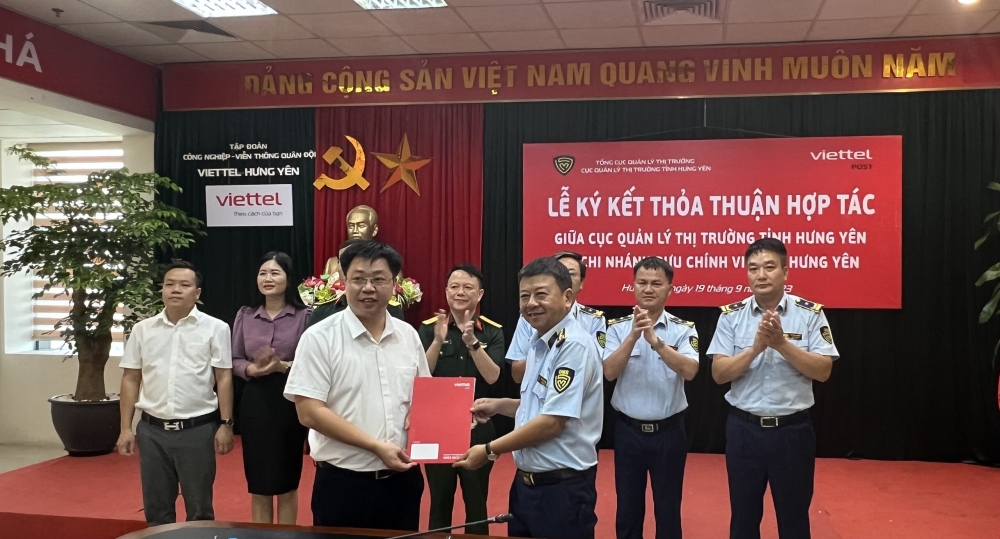Lễ ký kết thoả thuận hợp tác giữa Cục QLTT tỉnh Hưng Yên và Chi nhánh Viettel Post Hưng Yên Lễ ký kết thoả thuận hợp tác giữa Cục QLTT tỉnh Hưng Yên và Chi nhánh Viettel Post Hưng Yên