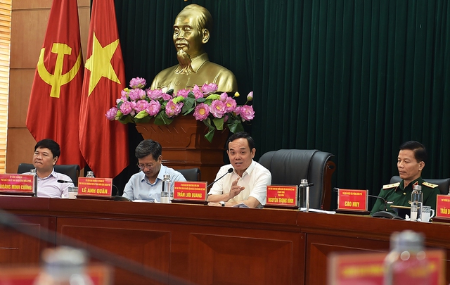 Phó Thủ tướng Trần Lưu Quang họp với 3 địa phương về tình hình sản xuất kinh doanh, chống buôn lậu - Ảnh 1.