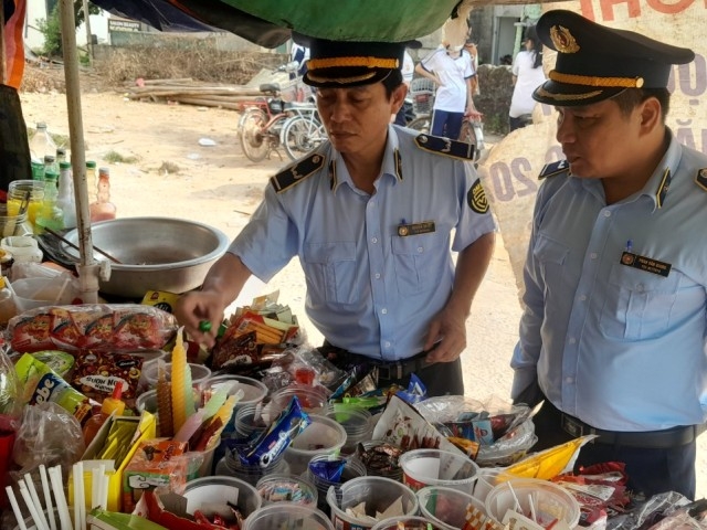 Tăng cường kiểm tra, không để xảy ra tình trạng găm hàng tăng giá trong bão số 3 Yagi Tăng cường kiểm tra, không để xảy ra tình trạng găm hàng tăng giá trong bão số 3 Yagi