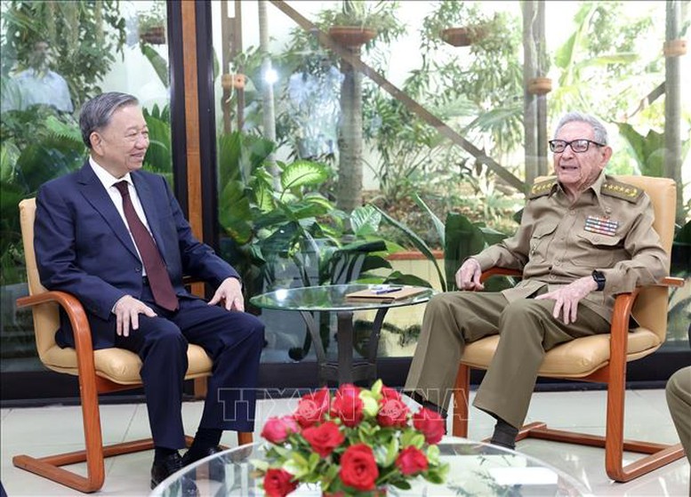 Tổng Bí thư, Chủ tịch nước Tô Lâm chào Lãnh tụ cách mạng Cuba, Đại tướng Raul Castro- Ảnh 2.