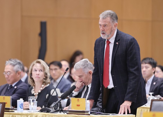 Đông đảo các nhà đầu tư nước ngoài tham dự hội nghị. Ảnh: VIẾT CHUNG ảnh 4 Đông đảo các nhà đầu tư nước ngoài tham dự hội nghị. Ảnh: VIẾT CHUNG ảnh 4