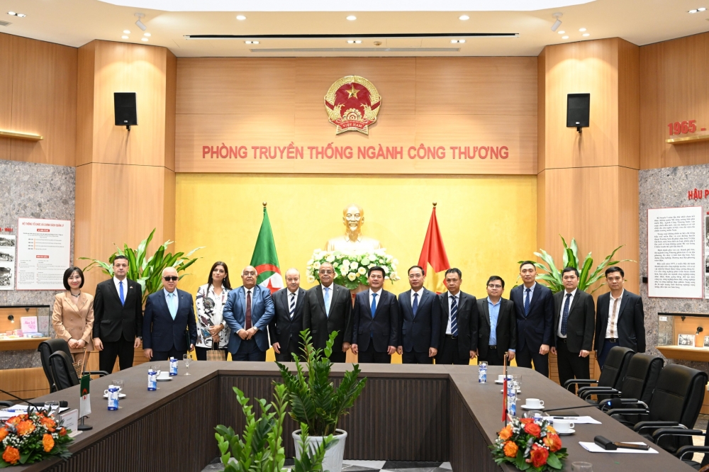 Bộ trưởng Nguyễn Hồng Diên tiếp song phương Bộ trưởng Công nghiệp và Sản xuất dược phẩm Algeria