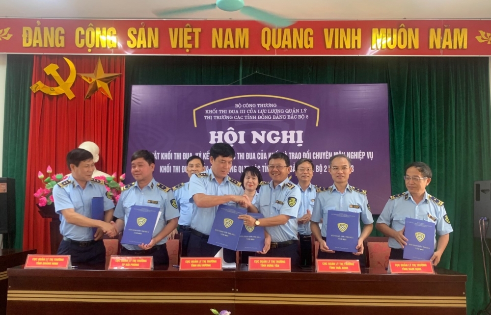 Chủ động đấu tranh ph&ograve;ng , chống bu&ocirc;n lậu gian lận thương mại phục vụ ph&aacute;t triển kinh tế - x&atilde; hội