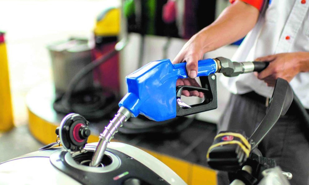 Ch&iacute;nh phủ chỉ đạo khẩn trương ho&agrave;n thiện nghị định về kinh doanh xăng dầu