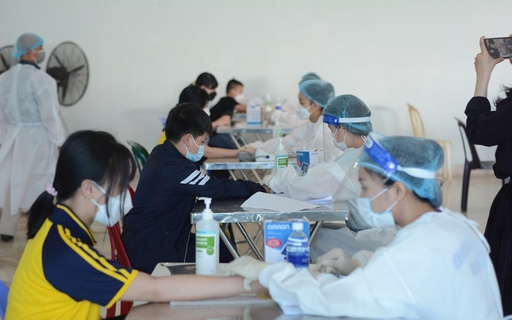 Ban Bí thư: Có chính sách tiền lương, phụ cấp, đãi ngộ tương xứng với nhân viên y tế cơ sở Ban Bí thư: Có chính sách tiền lương, phụ cấp, đãi ngộ tương xứng với nhân viên y tế cơ sở