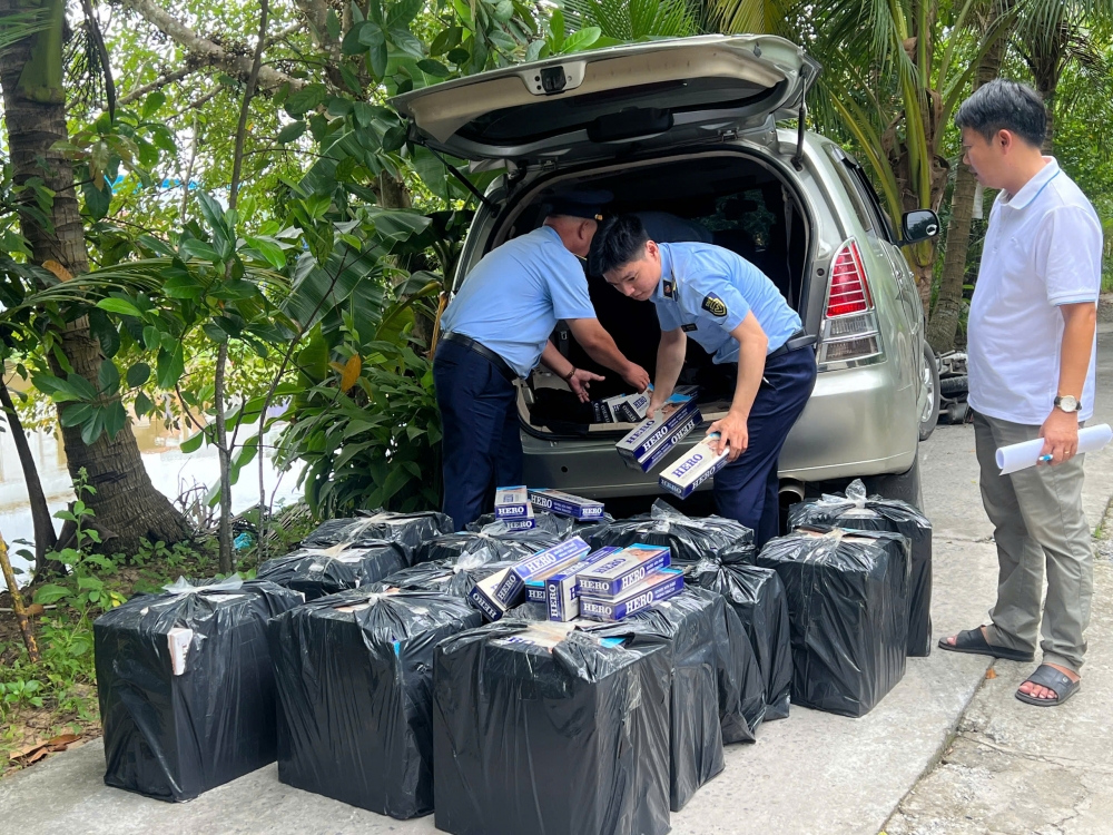 Liên tiếp phát hiện, triệt phá nhiều vụ vận chuyển thuốc lá điếu nhập lậu với quy mô lớn Liên tiếp phát hiện, triệt phá nhiều vụ vận chuyển thuốc lá điếu nhập lậu với quy mô lớn