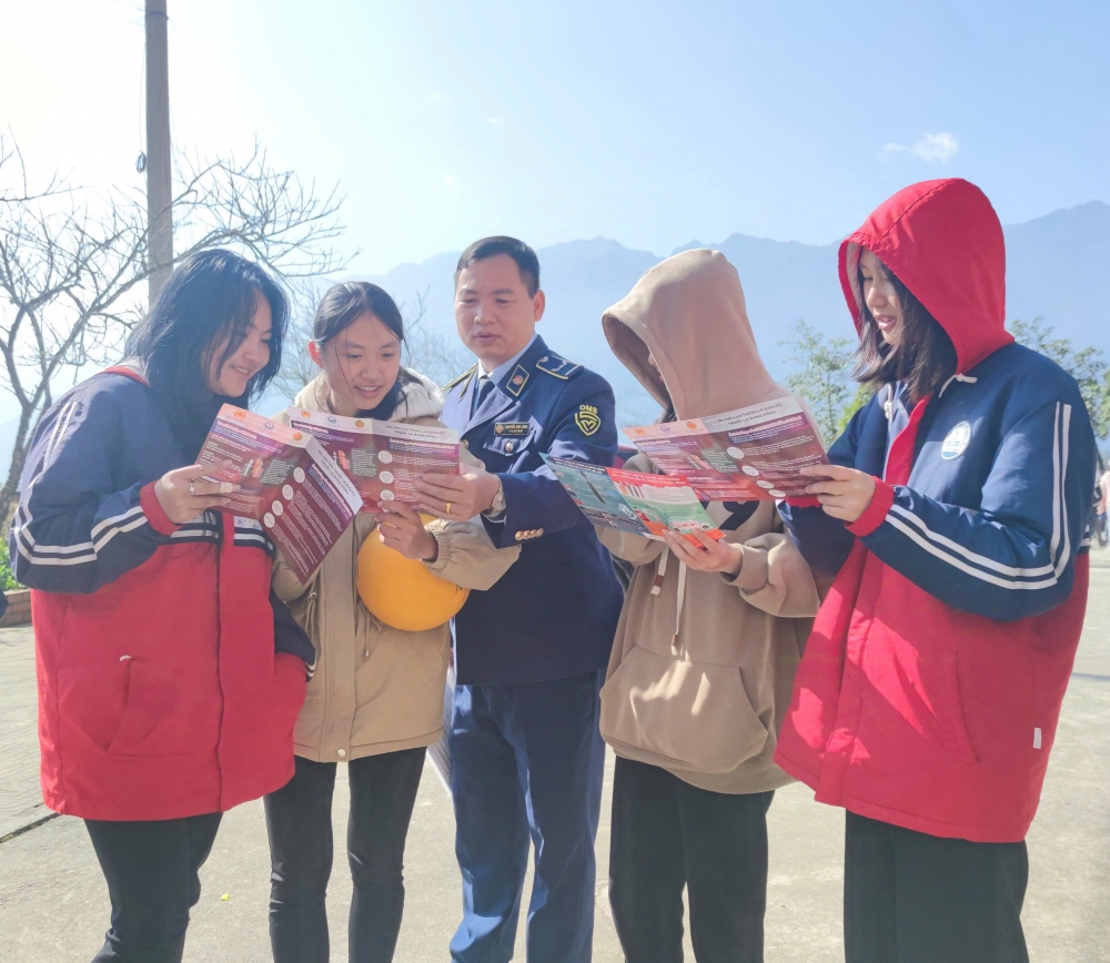 Đẩy mạnh tuyên truyền, phổ biến, giáo dục pháp luật về thuốc lá điện tử, thuốc lá nung nóng trong trường học