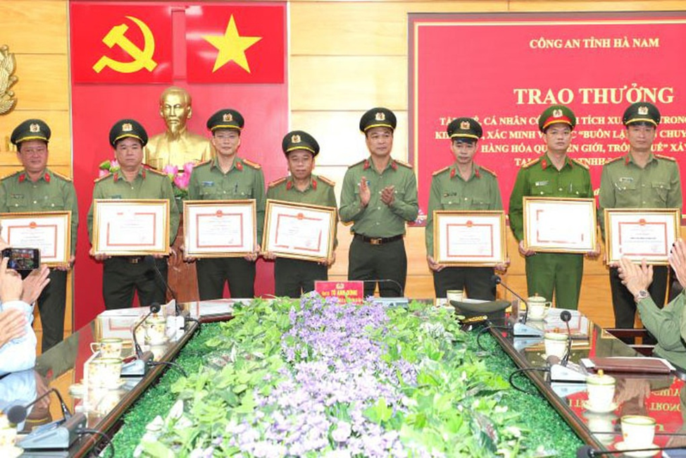 Hà Nam: Khởi tố vụ việc buôn lậu và vận chuyển trái phép hàng hóa qua biên giới Hà Nam: Khởi tố vụ việc buôn lậu và vận chuyển trái phép hàng hóa qua biên giới