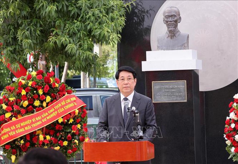 Chủ tịch nước Lương Cường đặt vòng hoa tưởng niệm Chủ tịch Hồ Chí Minh tại Chile- Ảnh 2.