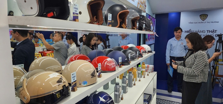 Mở cửa Phòng trưng bày  “Hiểu hàng Thật - Tránh hàng Giả”