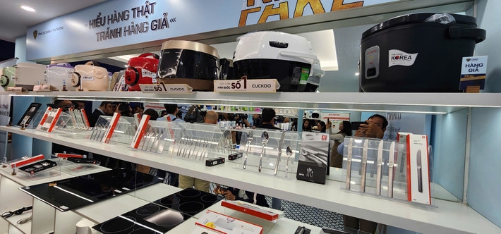 Mở cửa Phòng trưng bày  “Hiểu hàng Thật - Tránh hàng Giả”