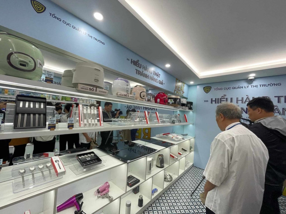 Mở cửa Phòng trưng bày  “Hiểu hàng Thật - Tránh hàng Giả”