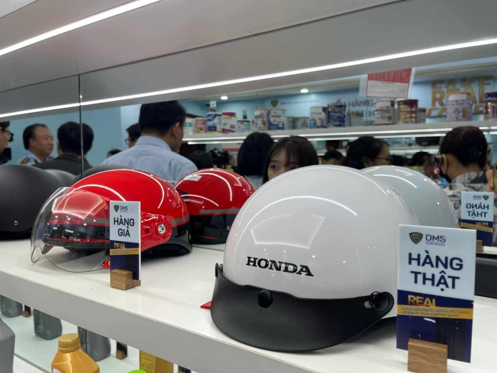 Mở cửa Phòng trưng bày  “Hiểu hàng Thật - Tránh hàng Giả”