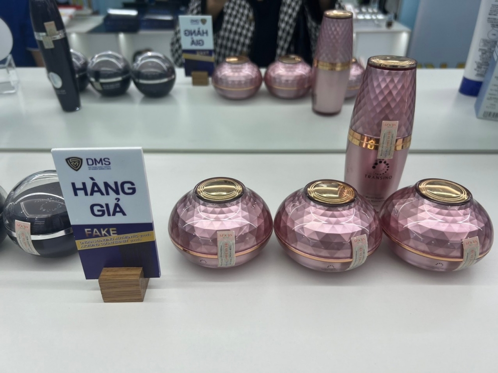 Mở cửa Phòng trưng bày  “Hiểu hàng Thật - Tránh hàng Giả”