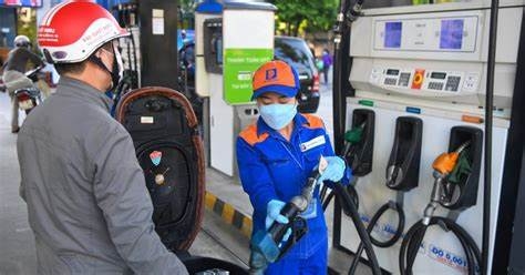 Giá xăng dầu tăng giảm trái chiều, xăng E5RON92 xuống 21.186 đồng/lít Giá xăng dầu tăng giảm trái chiều, xăng E5RON92 xuống 21.186 đồng/lít