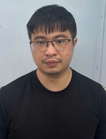 Công an Hà Nội triệt phá băng nhóm lừa đảo sàn giao dịch ngoại hối, chứng khoán trái phép do Phó Đức Nam cầm đầu Công an Hà Nội triệt phá băng nhóm lừa đảo sàn giao dịch ngoại hối, chứng khoán trái phép do Phó Đức Nam cầm đầu